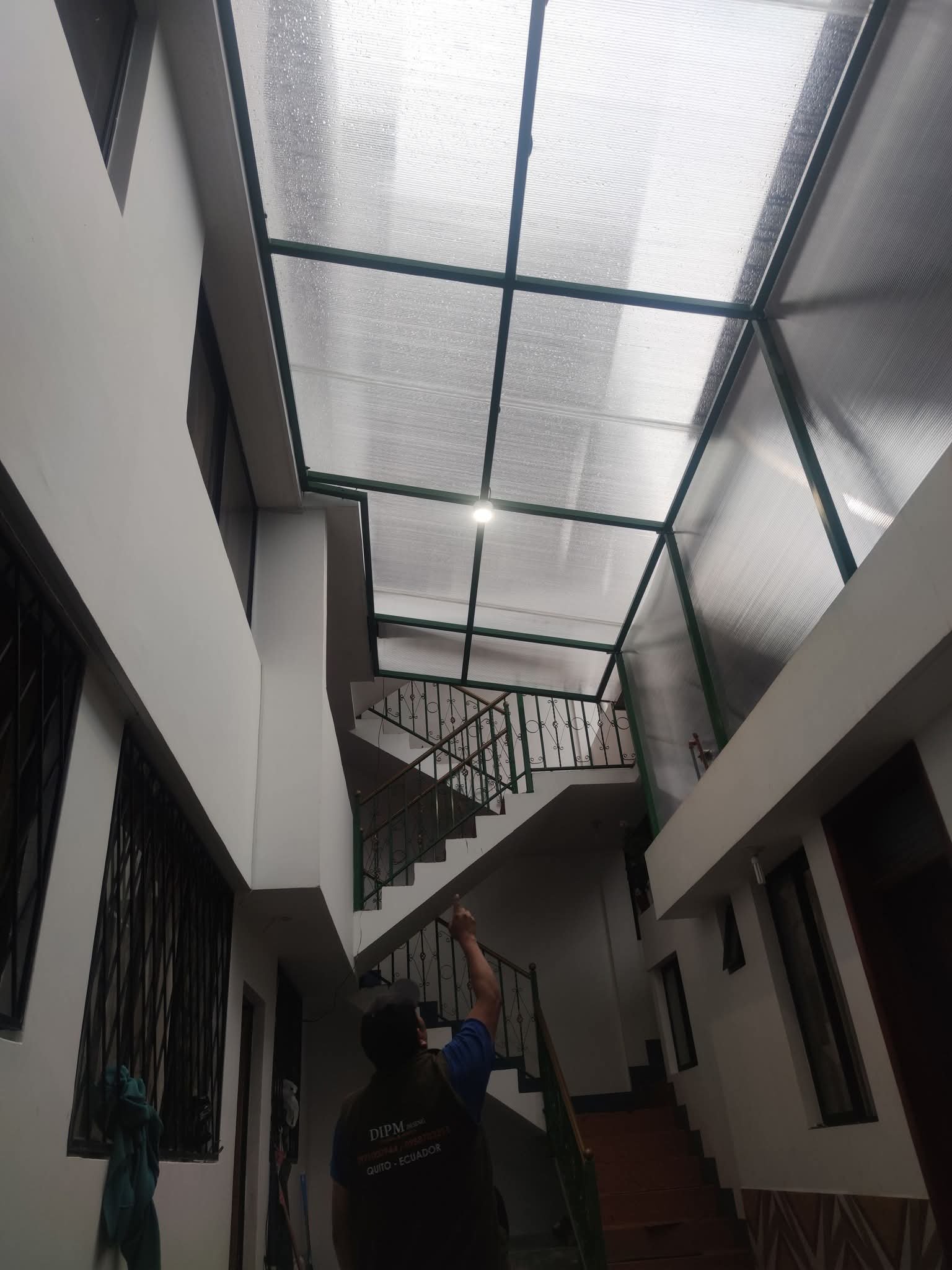 Cubierta Alta con Acrílico — DIPM